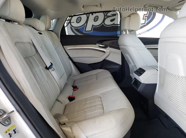 WA13AAGE5MB006415 2021 AUDI E-TRON White Widok tylnych siedzeń