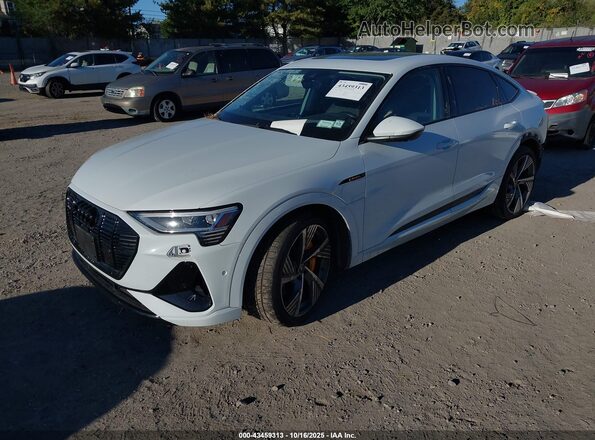 WA13AAGE5NB037150 2022 AUDI E-TRON White Front left