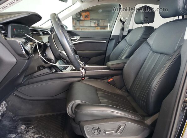 WA13AAGEXNB025639 2022 AUDI E-TRON Black Вид салону спереду