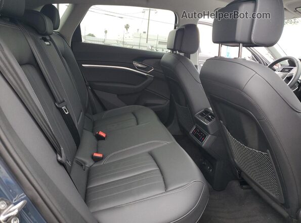 WA14AAGEXRB058084 2024 AUDI Q8 Gray Вид задньої частини салону