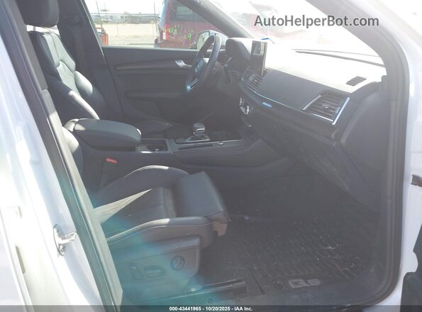 WA15AAFY2P2087897 2023 AUDI Q5 White Widok wnętrza z przodu