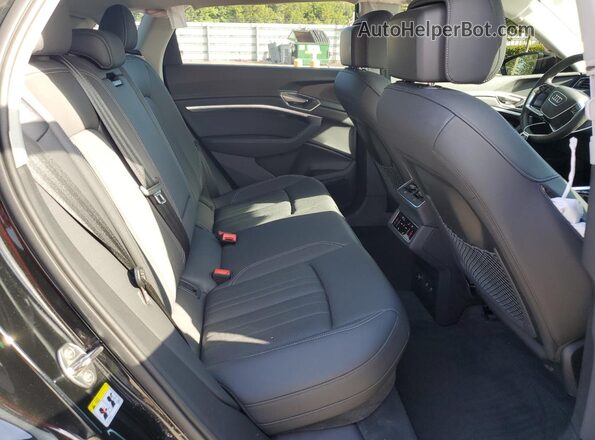 WA15AAGEXRB061149 2024 AUDI Q8 Black Սալոնի հետևի տեսք