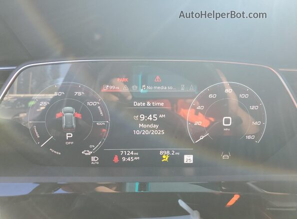 WA15AAGEXRB061149 2024 AUDI Q8 Black Սարքավորումների վահանակի տեսք