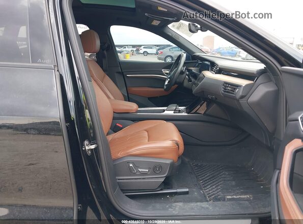 WA16AAGE6RB052016 2024 AUDI Q8 E-TRON Black წინა სალონის ხედი