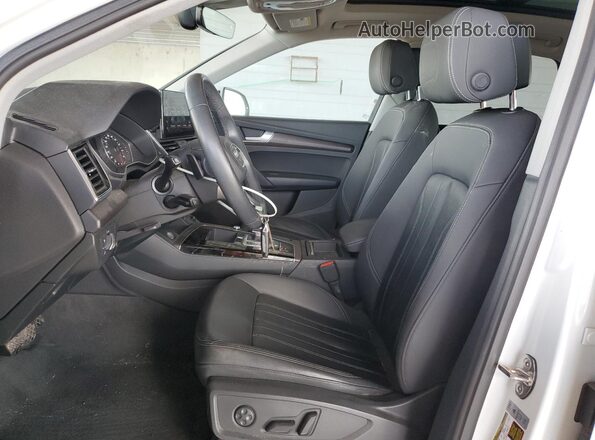 WA1AAAFY0M2052348 2021 AUDI Q5 White Front interior view