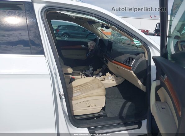 WA1AAAFY1M2086377 2021 AUDI Q5 White წინა სალონის ხედი