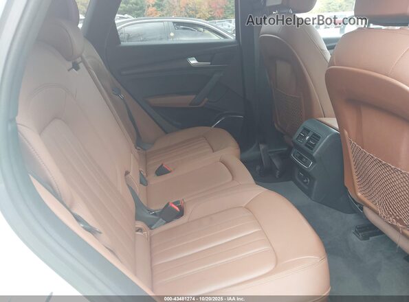 WA1AAAFY5M2094028 2021 AUDI Q5 White Vista de la etiqueta del VIN