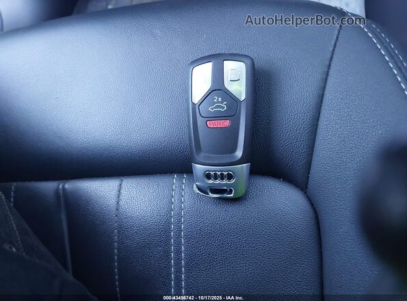 WA1AAAFY6M2004479 2021 AUDI Q5 White Вид панелі приладів