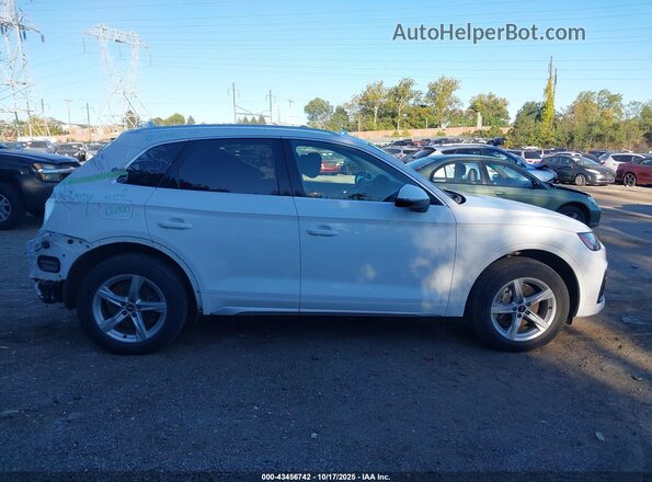 WA1AAAFY6M2004479 2021 AUDI Q5 White Панорамний вид салону 360°