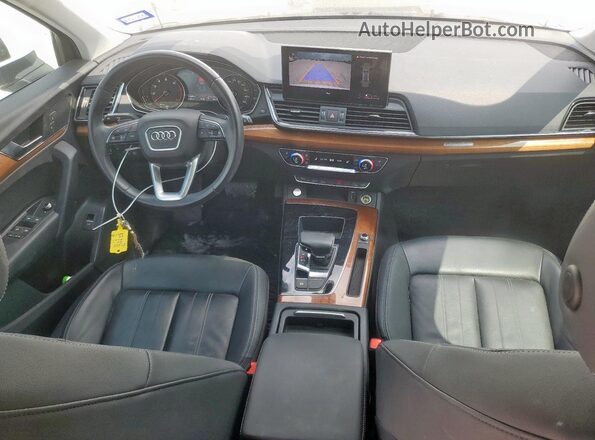 WA1AAAFY6M2004689 2021 AUDI Q5 White Vista del salpicadero