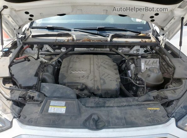 WA1AAAFY6M2004689 2021 AUDI Q5 White Vista del compartimento del motor