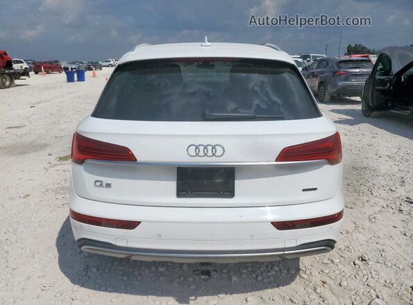 WA1AAAFY6M2004689 2021 AUDI Q5 White Vista trasera