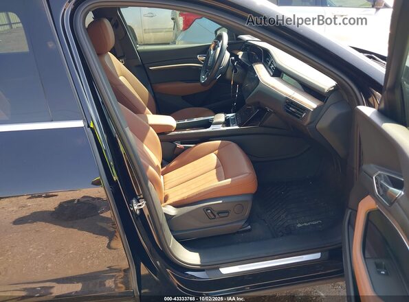 WA1AAAGE0NB013541 2022 AUDI E-TRON Black 