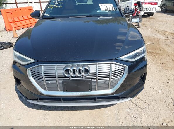WA1AAAGE0NB013541 2022 AUDI E-TRON Black 