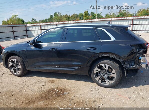 WA1AAAGE0NB013541 2022 AUDI E-TRON Black 
