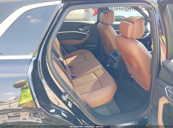 WA1AAAGE0NB013541 2022 AUDI E-TRON Black 