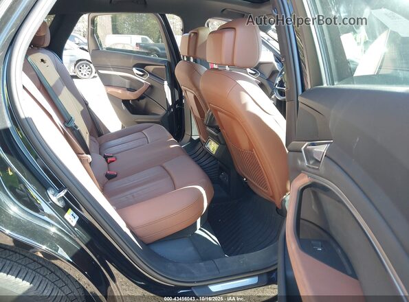 WA1AAAGE9NB028653 2022 AUDI E-TRON Black Вид наклейки з VIN-кодом