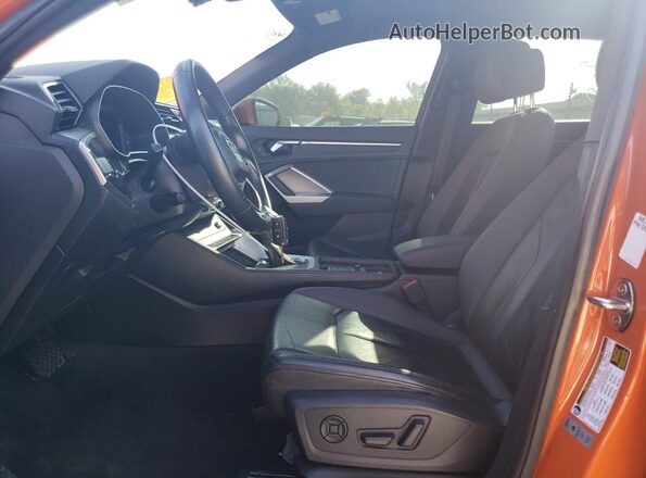 WA1AECF31K1078593 2019 AUDI Q3 Orange Widok wnętrza z przodu