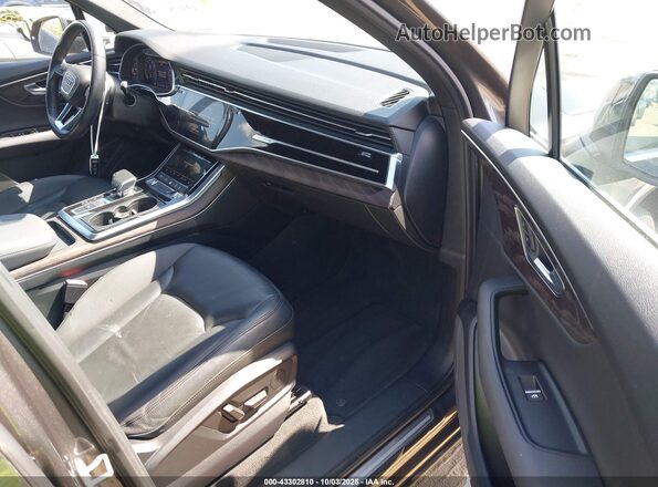 WA1AJAF79LD010027 2020 AUDI Q7 Gray Front interior view