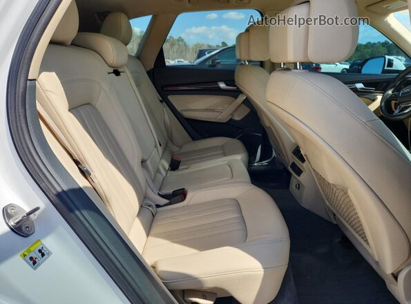 WA1ANAFY6L2019549 2020 AUDI Q5 White Rear interior view