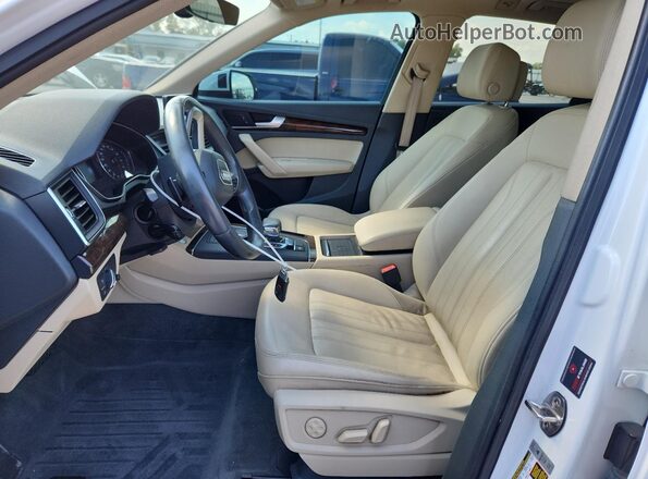 WA1ANAFY6L2019549 2020 AUDI Q5 White Front interior view