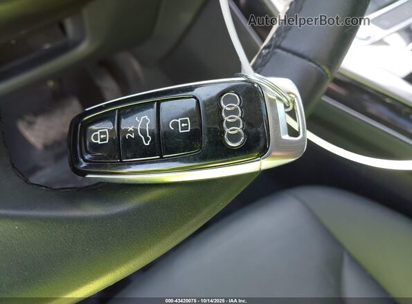 WA1AXBF71ND013026 2022 AUDI Q7 White Dashboard view