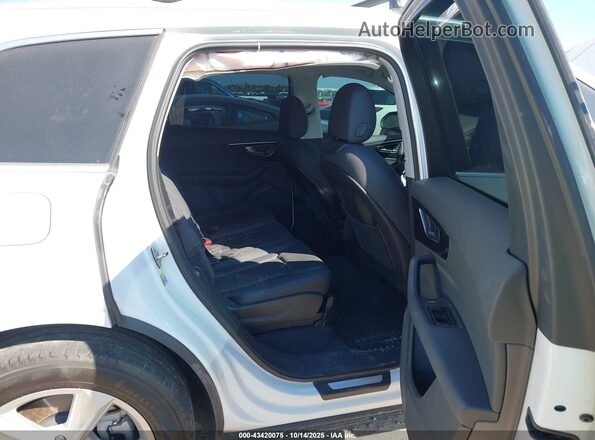WA1AXBF71ND013026 2022 AUDI Q7 White VIN sticker view