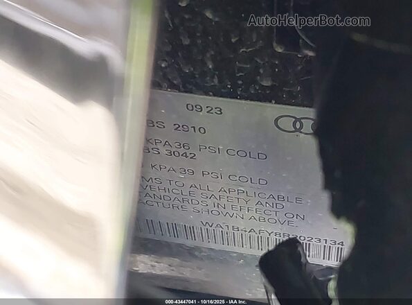WA1B4AFY8R2023134 2024 AUDI SQ5 Black Вид підкапотного простору