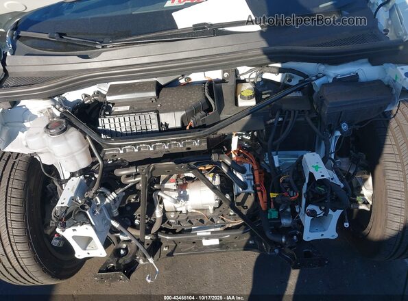 WA1B5BFZ3SP015026 2025 AUDI Q4 White 