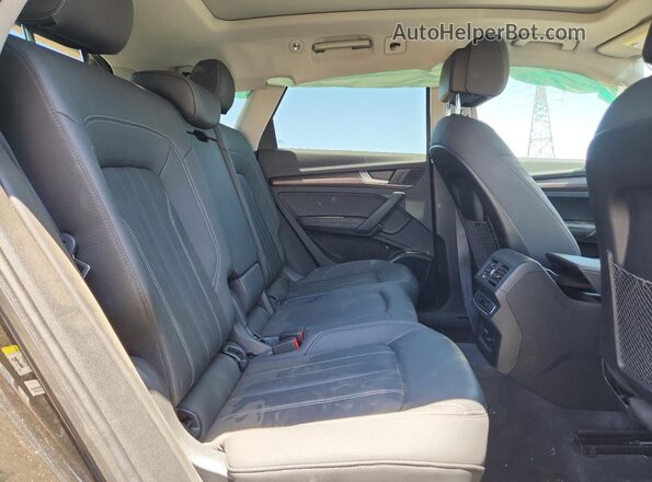 WA1BAAFY5M2104366 2021 AUDI Q5 Черный Вид задней части салона
