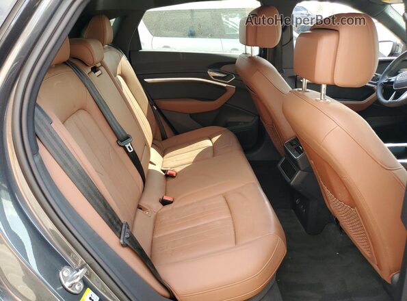 WA1BAAGE4RB025573 2024 AUDI Q8 Gray Widok tylnych siedzeń