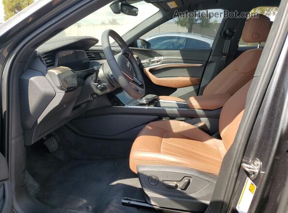 WA1BAAGE4RB025573 2024 AUDI Q8 Gray Widok wnętrza z przodu