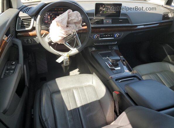 WA1BNAFY3L2027872 2020 AUDI Q5 Black Առջևի վահանակի տեսք