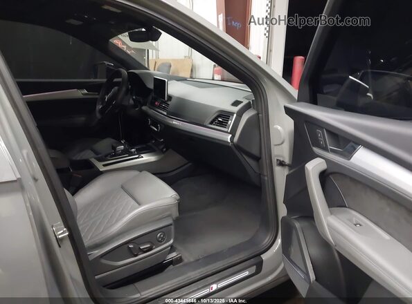 WA1C4AFY8L2065153 2020 AUDI SQ5 Gray Vista interior delantera