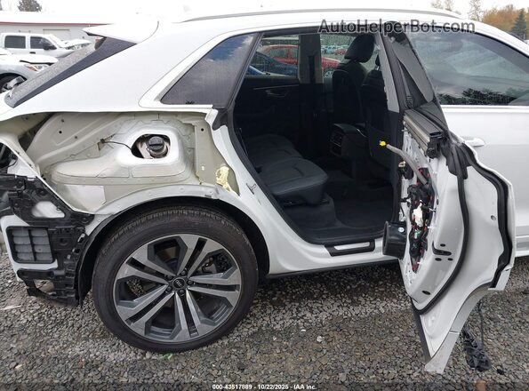 WA1CVBF11ND006748 2022 AUDI Q8 White VIN կոդի պիտակի տեսք
