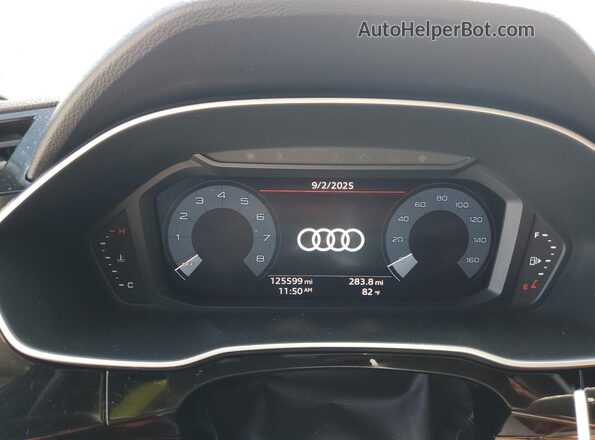 WA1DECF32L1026811 2020 AUDI Q3 Black ხელსაწყოთა პანელის ხედი