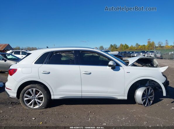 WA1DECF33M1004334 2021 AUDI Q3 White Вид задньої частини салону