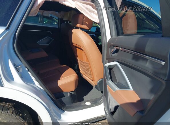 WA1DECF33M1004334 2021 AUDI Q3 White Вид наклейки з VIN-кодом