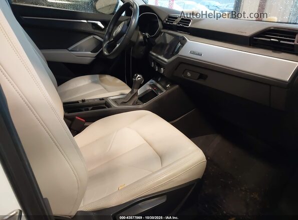 WA1DECF34L1012506 2020 AUDI Q3 White წინა სალონის ხედი