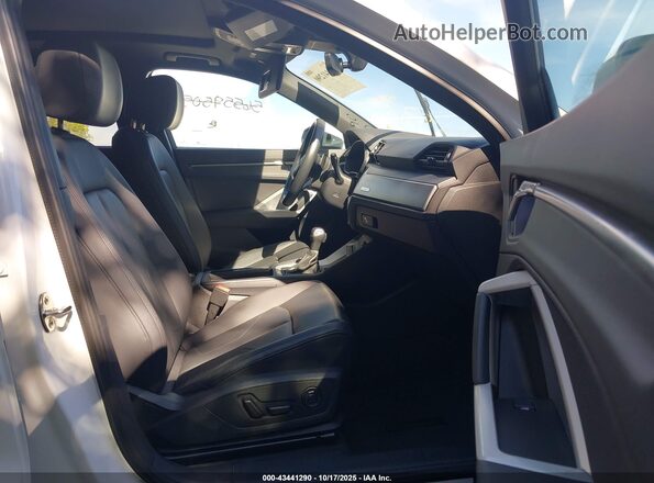 WA1DECF34P1049951 2023 AUDI Q3 White წინა სალონის ხედი