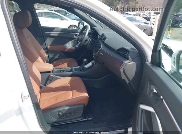 WA1DECF34R1042095 2024 AUDI Q3 White წინა სალონის ხედი