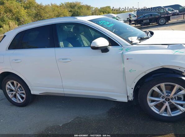 WA1DECF34S1019499 2025 AUDI Q3 White Widok wnętrza z tyłu