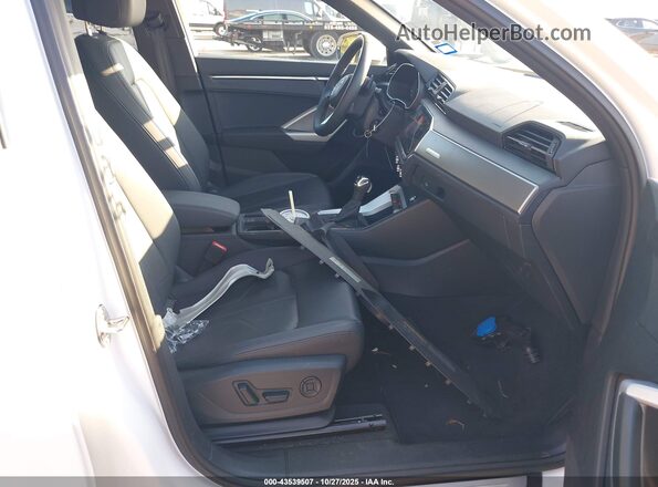 WA1DECF34S1019499 2025 AUDI Q3 White Widok wnętrza z przodu