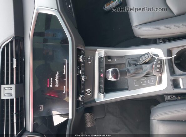 WA1DECF35P1103399 2023 AUDI Q3 White Vista del salpicadero