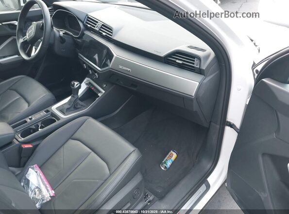 WA1DECF35P1103399 2023 AUDI Q3 White Vista interior delantera