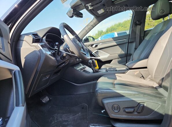 WA1DECF39M1042067 2021 AUDI Q3 Черный Вид салона спереди