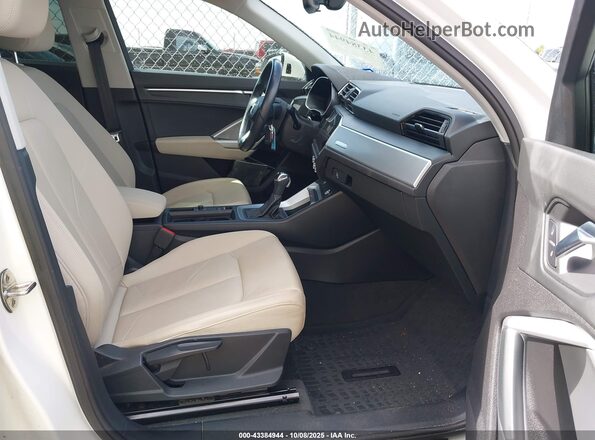 WA1DECF3XL1088814 2020 AUDI Q3 White Սալոնի դիմացի տեսք