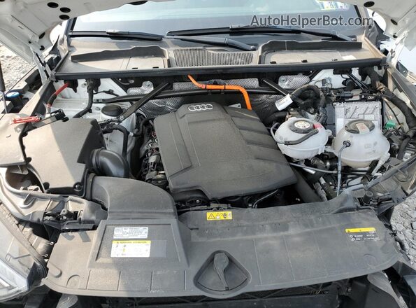 WA1E2AFY4M2136056 2021 AUDI Q5 White Vista del compartimento del motor