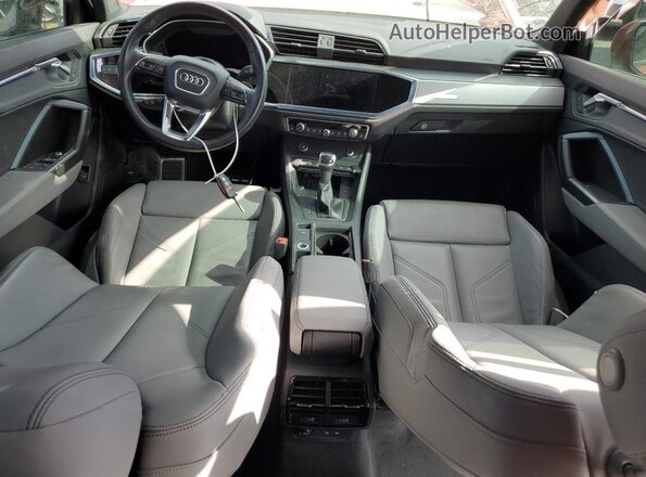 WA1EECF32M1115543 2021 AUDI Q3 Red Вид панелі приладів