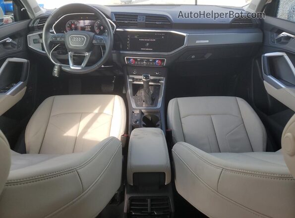 WA1EECF35R1153405 2024 AUDI Q3 White Dashboard view